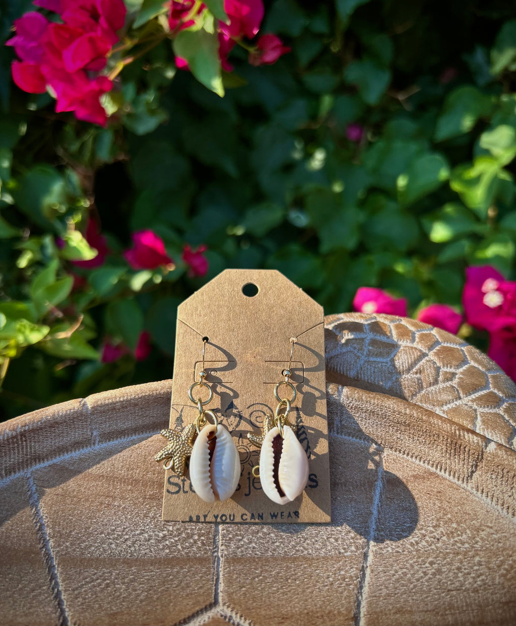 Cowrie star earrings (gold)