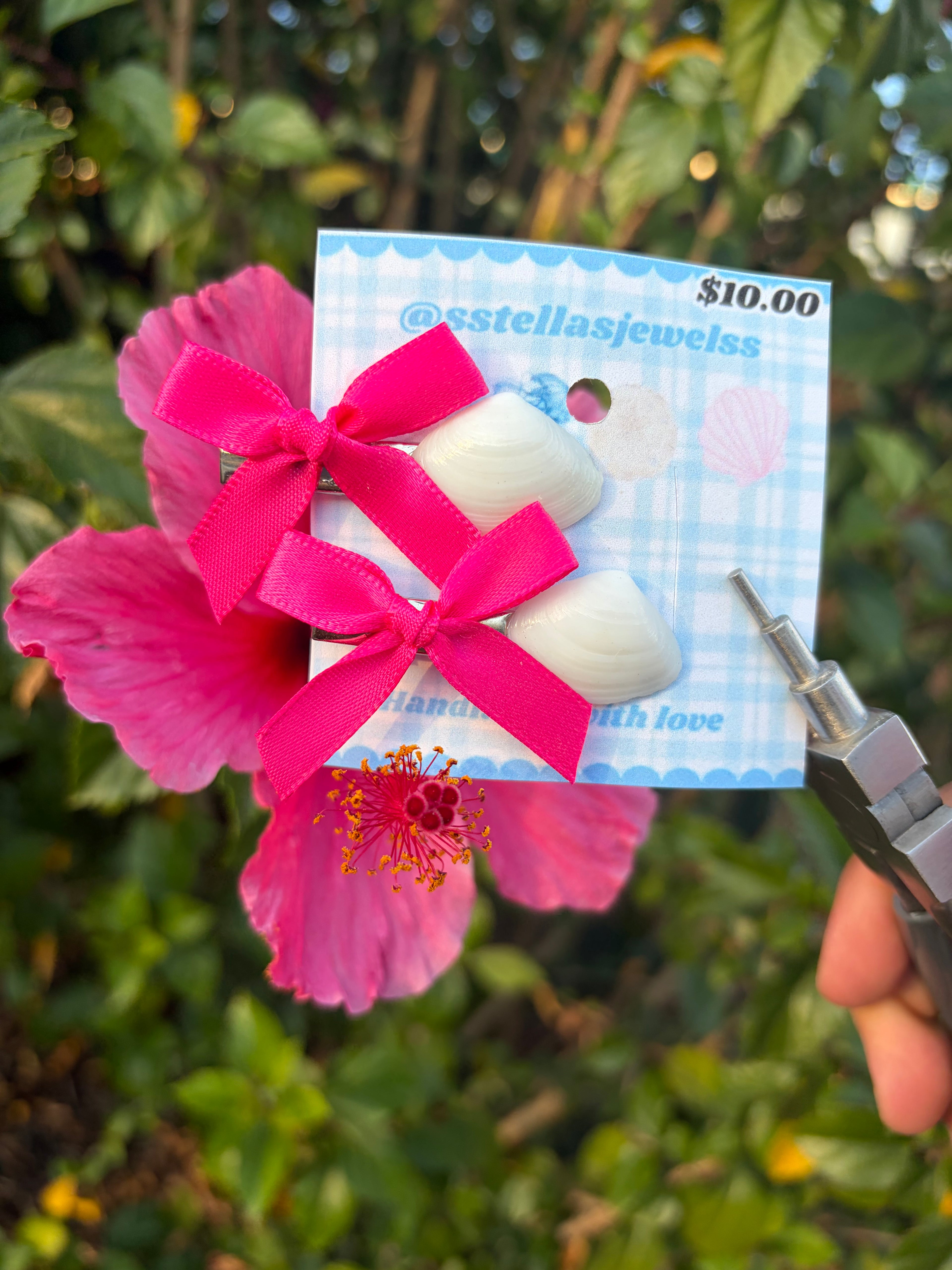 Bright pink coastal hair clip set