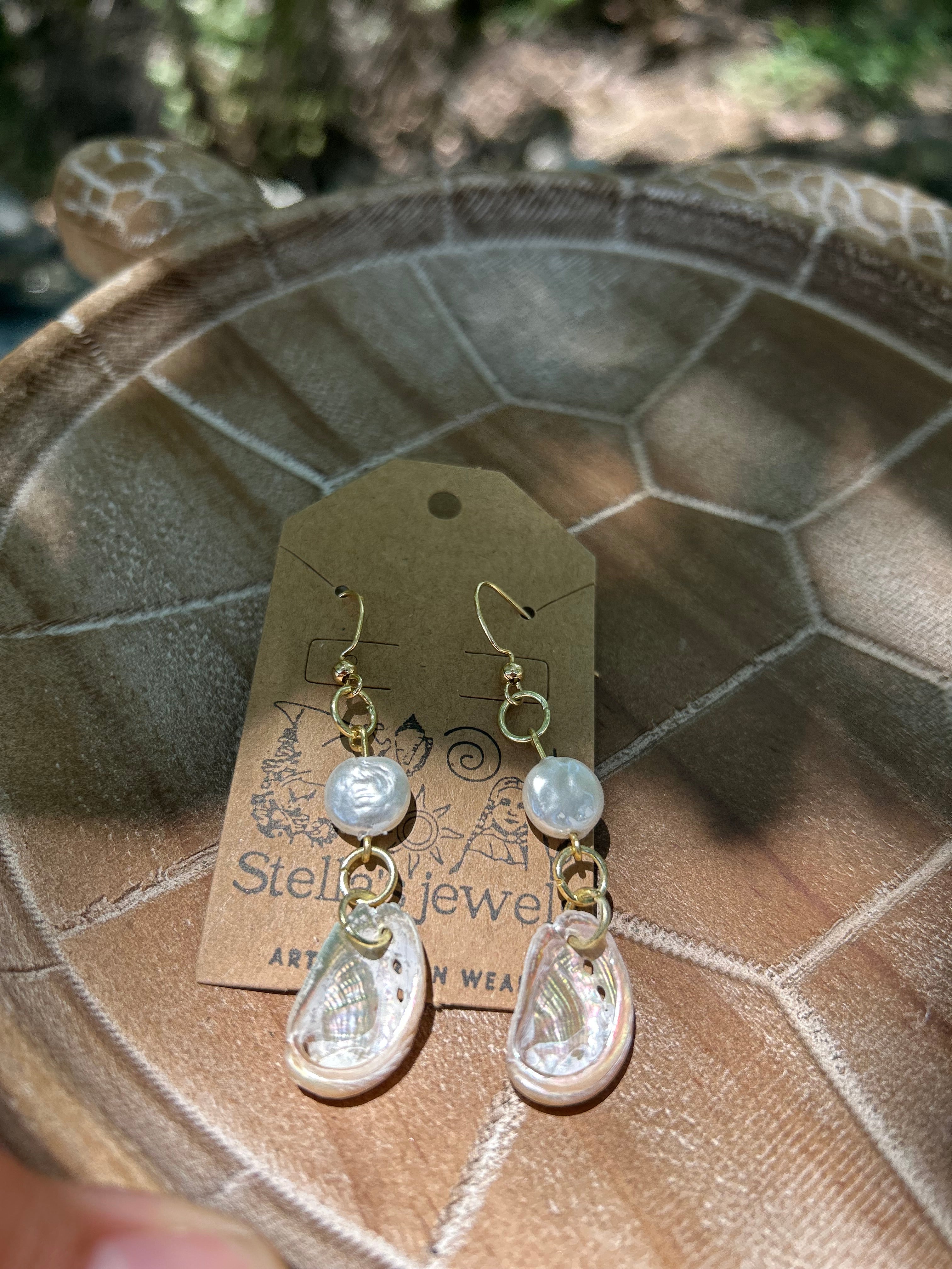 Abalone pearl earrings (gold)